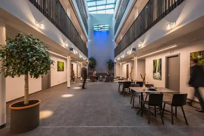 Ein Restaurant oder anderes Speiselokal in der Unterkunft Golden Ball, Exclusive Serviced Apartments Munich