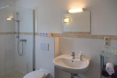 Ein Badezimmer in der Unterkunft Haus Elisabeth