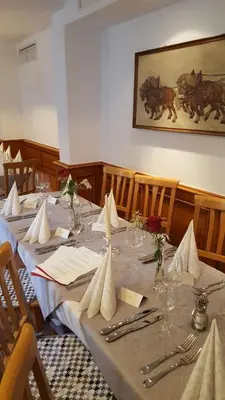 Ein Restaurant oder anderes Speiselokal in der Unterkunft Landgasthof Haller