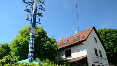 Das Gebäude in dem sich das Gasthaus befindet