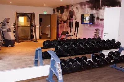 Das Fitnesscenter und/oder die Fitnesseinrichtungen in der Unterkunft Centrale Hotel und Restaurant