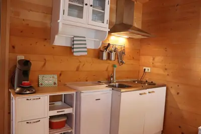 Küche/Küchenzeile in der Unterkunft Studio im Blockhaus am Chiemsee