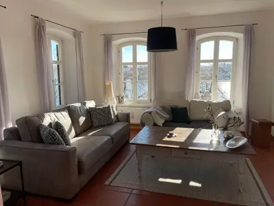 Ein Sitzbereich in der Unterkunft Chiemgau, Seeblick, Haus am Weinberg, 83370 Seeon Oberbayern