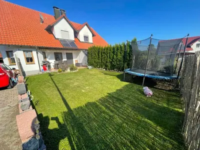 Ein Garten an der Unterkunft Ferienhaus Ferienwohnung Aretsried