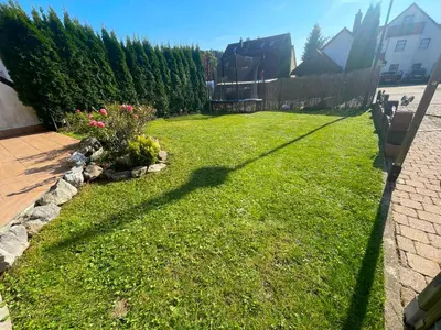 Ein Garten an der Unterkunft Ferienhaus Ferienwohnung Aretsried