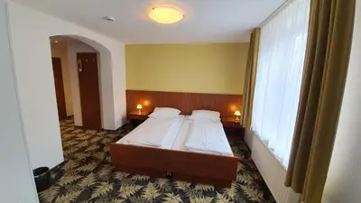 Ein Bett oder Betten in einem Zimmer der Unterkunft Hotel Der Tannenbaum