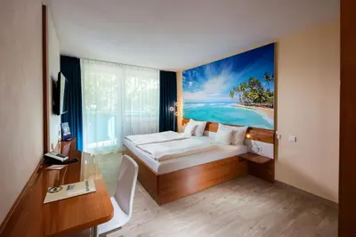 Ein Bett oder Betten in einem Zimmer der Unterkunft Victory Gästehaus Therme Erding