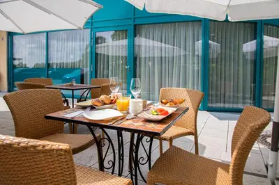 Ein Sitzbereich in der Unterkunft Victory Gästehaus Therme Erding