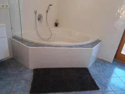 Ein Badezimmer in der Unterkunft Ferienwohnung Bergblick für bis 13 oder 14 Personen mit 5 Schlafzimmer und 3 Bäder