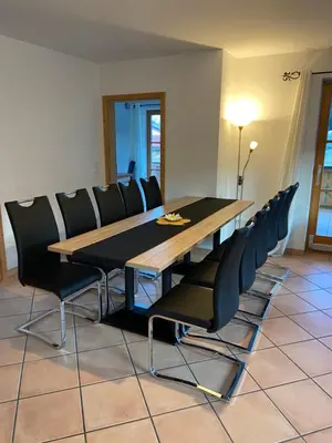 Der Geschäftsbereich oder Konferenzraum in der Unterkunft Ferienwohnung Bergblick für bis 13 oder 14 Personen mit 5 Schlafzimmer und 3 Bäder