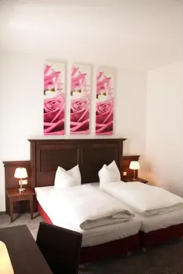 Ein Bett oder Betten in einem Zimmer der Unterkunft Restaurant-Café-Pension Himmel