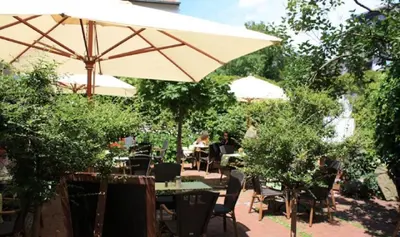 Ein Garten an der Unterkunft Restaurant-Café-Pension Himmel