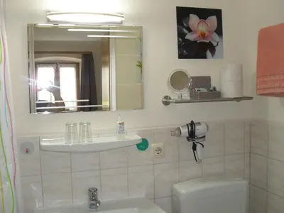 Ein Badezimmer in der Unterkunft Dowis-Hof