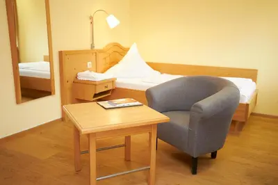 Ein Bett oder Betten in einem Zimmer der Unterkunft Gasthof-Hotel Zur Post Samerberg