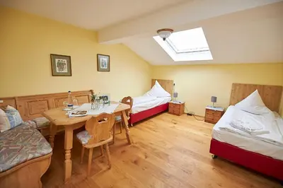 Ein Bett oder Betten in einem Zimmer der Unterkunft Gasthof-Hotel Zur Post Samerberg