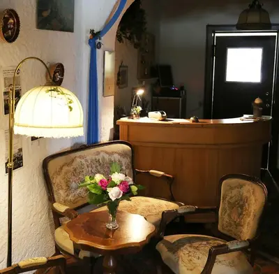 Ein Sitzbereich in der Unterkunft Hotel Boarding House Hohenwart