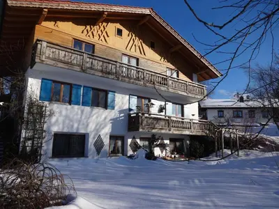 Das Gebäude in dem sich die Ferienwohnung befindet