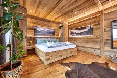 Ein Bett oder Betten in einem Zimmer der Unterkunft Alpis Ferienwohnung