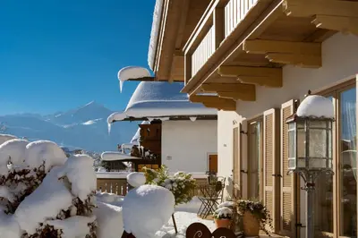 Ein allgemeiner Bergblick oder ein Berglick von der Ferienwohnung aus