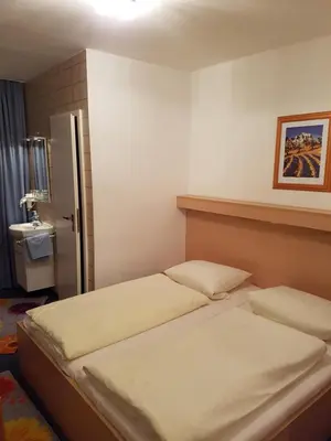 Ein Bett oder Betten in einem Zimmer der Unterkunft Hotel Giesing