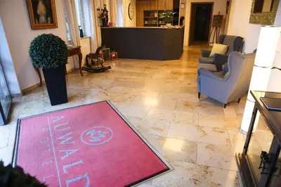 Ein Sitzbereich in der Unterkunft Auwald Hotel