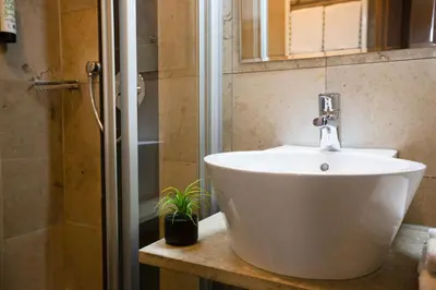 Ein Badezimmer in der Unterkunft Auwald Hotel