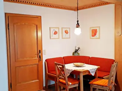 Ein Sitzbereich in der Unterkunft Ferienwohnung Panorama im Gästehaus Bergfrieden