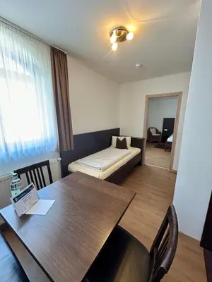 Ein Bett oder Betten in einem Zimmer der Unterkunft Gästehaus am Lindenhain