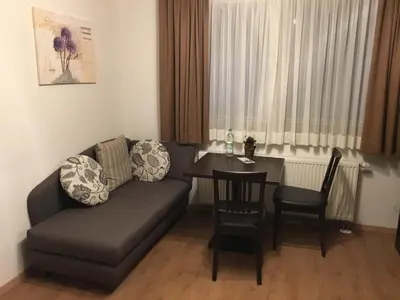 Ein Sitzbereich in der Unterkunft Gästehaus am Lindenhain