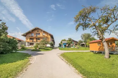 Das Gebäude in dem sich der Bauernhof befindet