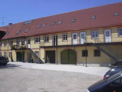 Das Gebäude in dem sich die Ferienwohnung befindet