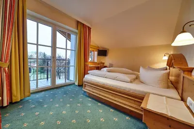 Ein Bett oder Betten in einem Zimmer der Unterkunft Landhotel Grüner Baum