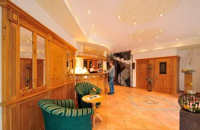 Ein Sitzbereich in der Unterkunft Landhotel Grüner Baum