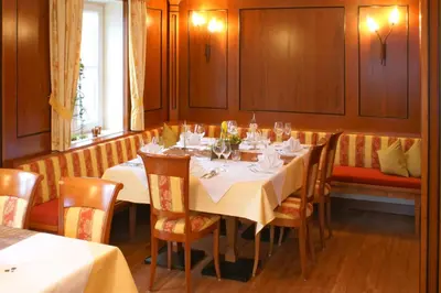 Ein Sitzbereich in der Unterkunft Landhotel Grüner Baum