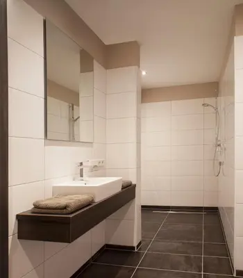 Ein Badezimmer in der Unterkunft Hotel Duda Langenbruck an der A9 zwischen Ingolstadt und München, ideal für Stopover, Geschäftsreisen und Monteure