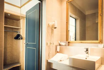 Ein Badezimmer in der Unterkunft Schlosshotel Neufahrn