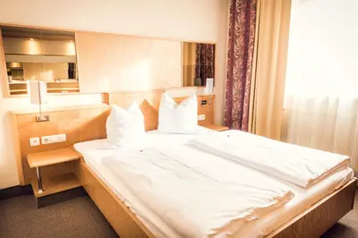 Ein Bett oder Betten in einem Zimmer der Unterkunft Schlosshotel Neufahrn