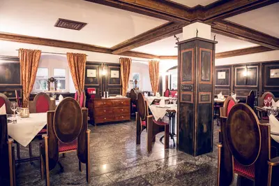 Ein Sitzbereich in der Unterkunft Schlosshotel Neufahrn