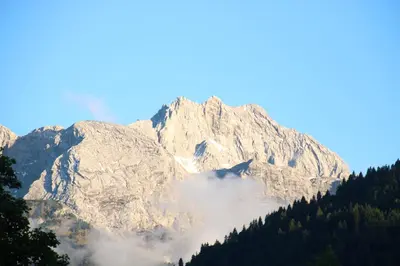 Ein allgemeiner Bergblick oder ein Berglick von der Ferienwohnung aus