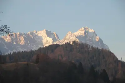 Ein allgemeiner Bergblick oder ein Berglick von der Ferienwohnung aus