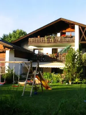 Ein Garten an der Unterkunft Alpen - Apartments