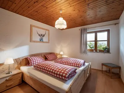Ein Bett oder Betten in einem Zimmer der Unterkunft Berggasthof Bichlersee