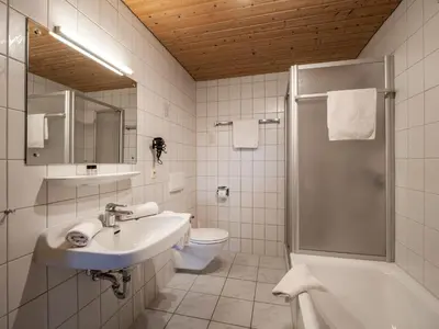 Ein Badezimmer in der Unterkunft Berggasthof Bichlersee