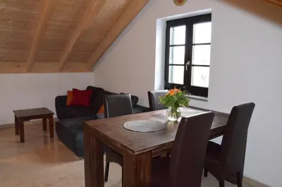 Ein Sitzbereich in der Unterkunft Ferienwohnung Emmert Landshut
