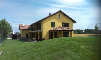 Das Gebäude in dem sich die Ferienwohnung befindet