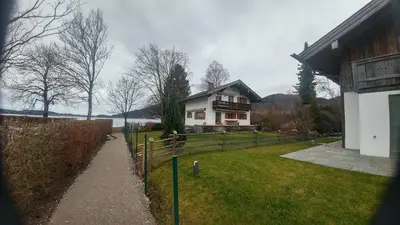 Das Gebäude in dem sich das Ferienhaus befindet