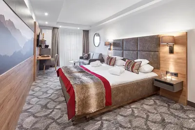 Ein Bett oder Betten in einem Zimmer der Unterkunft Hotel Alpenhof