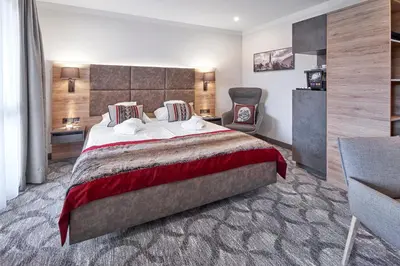Ein Bett oder Betten in einem Zimmer der Unterkunft Hotel Alpenhof
