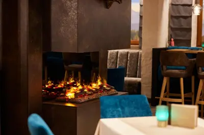 Ein Sitzbereich in der Unterkunft Hotel Alpenhof