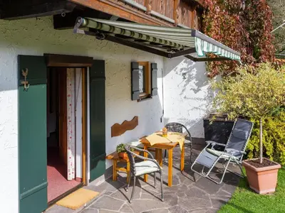 Ein Garten an der Unterkunft Alpenapartment mit Garten